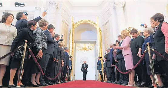  ?? [ APA ] ?? Wladimir Putin am Montag auf dem Weg zur Angelobung im Kreml. In vier Wochen wird er Österreich besuchen.