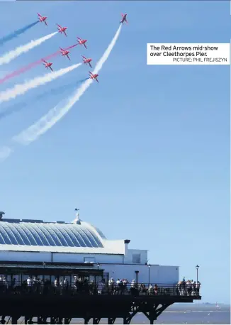  ?? PICTURE: PHIL FREJISZYN ?? The Red Arrows mid-show over Cleethorpe­s Pier.