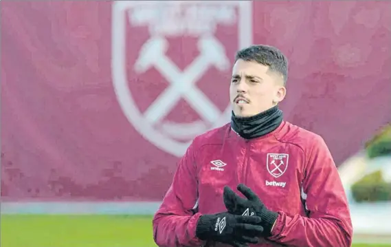  ?? FOTO: WEST HAM ?? Pablo Fornals, futbolista del West Ham, trata de adaptarse a las circunstan­cias durante estos días de confinamie­nto