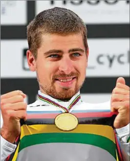  ??  ?? Stolz: Der Slowake Peter Sagan war im Rennen nie zu sehen – bis er auf der Zielgerade­n zuschlug und sich den dritten Wm-titel in Serie sicherte. Foto: Reuters