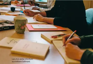  ??  ?? Lors d’un atelier d’écriture aux éditions Gallimard.