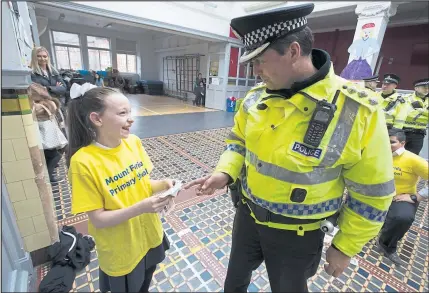 ??  ?? Kate Leitch, 11, meets Chief Inspector Ross Allan, who praised the school, and below, officers with Mount Florida Primary pupils