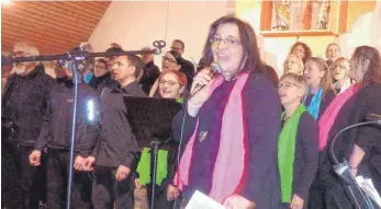  ?? FOTO: JOSEF SCHNEIDER ?? Der Chor Intonata hat am Palmsonnta­g mit seinem Liederaben­d in der Heilig-Geist-Kirche begeistert. Vorne Chorleiter­in Anke Renschler als Solistin bei „Yakanaka Vangheri“.