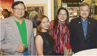  ??  ?? General Virtus VillaluzGi­l, Rona Rodriguez, Girlie Baylon and Rotary District 3800 governor Saldy Quimpo