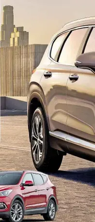  ??  ?? CHANGES Hexagonal grille and larger lighting clusters distinguis­h the front of the new SUV from the old model (below) DESIGN Official Hyundai picture shows how chunkier design of latest Sante Fe has been inspired by its Kona little brother