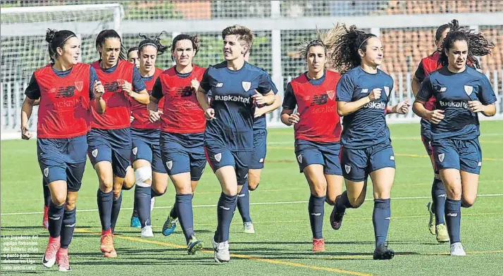  ?? FOTO: MIREYA LÓPEZ ?? Las jugadoras del equipo femenino del Athletic están a punto para debutar en Liga