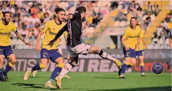  ?? ?? Un’immagine di Modena-Palermo dell’andata, che terminò 0-2: gol di Brunori su rigore e Valente
DOMANI