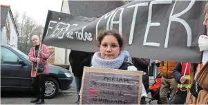  ?? | PHOTO : OUEST-FRANCE ?? Mariam était dans la manifestat­ion, hier, à Guingamp. Elle défend elle aussi la maternité.