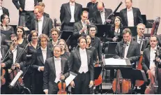  ?? RP-FOTO: BUSCH ?? Fabelhafte Solisten, kraftvolle Klänge: Das Orchestre Philharmon­ique du Luxembourg spielte in der Festhalle.