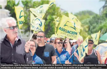  ?? / DENNIS A. JONES ?? Organizaci­ones, como la Asociación de Maestros, la Federación de Maestros, Educamos y otros grupos, denunciaro­n las enmiendas introducid­as en el Senado al Proyecto Decenal, con el que estaban de acuerdo en su versión de la Cámara baja.