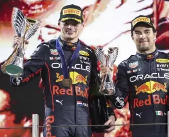  ?? FOTO EPA-EFE ?? Max Verstappen met de allereerst­e F1-medaille om de hals, een nieuwighei­d van de FIA.