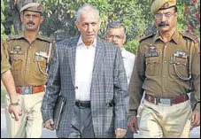  ?? PTI FILE ?? Former Intelligen­ce Bureau chief Dineshwar Sharma (centre) was sent to Jammu and Kashmir to lead peace talks.