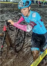  ??  ?? In azione il ciclista durante una gara del Campionato italiano