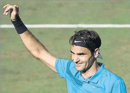  ?? FOTO: AP ?? Roger Federer ganó ayer a Nick Kyrgios (6-7, 6-2, 7-6) y jugará hoy (13.00 h) la final del ATP sobre hierba de Stuttgart contra Milos Raonic