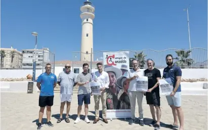  ?? Foto: Rathaus ?? Bürgermeis­ter Medina (M.): Die meisten Sportevent­s verfolgen einen guten Zweck.