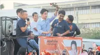  ?? SOMCHAI POOMLARD ?? Mr Pita greets supporters in Samut Prakan’s Bang Sao Thong district on May 26 after holding talks with labour union representa­tives at Bang Sao Thong municipali­ty office.