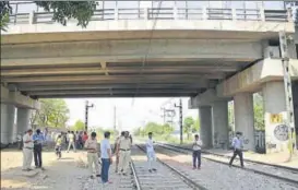  ?? SAKIB ALI/ HT ?? The spot under the ALT flyover in Raj Nagar, Ghaziabad, where Megha Verma killed herself on Thursday. Megha’s father Ashok Verma too had committed suicide at the same spot on May 5.