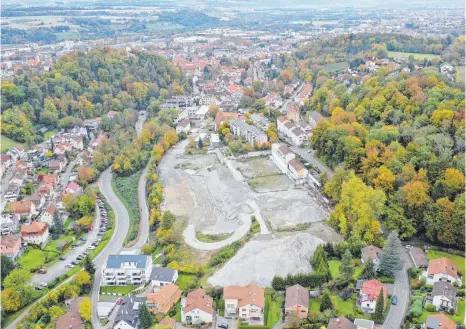  ?? FOTO: REISCH ?? Im Ravensburg­er Osten entstehen auf dem Rinker-Areal etwa 330 neue Wohnungen in zwölf Gebäuden.
