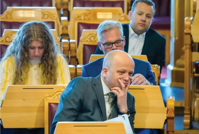  ?? ?? Trygve Slagsvold Vedum i salen i Stortinget. Han og partiet er i hardt vaer for tiden.