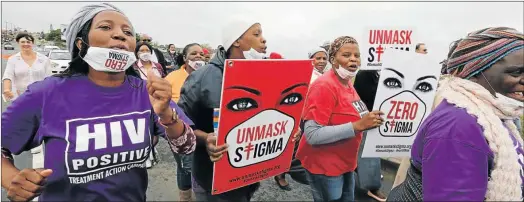  ?? Picture: ALAN EASON ?? TREATMENT DRIVE: Staff from Cecilia Makiwane Hospital walk along the streets of Mdantsane yesterday, World TB Day, to communicat­e to the public that the disease is curable