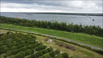  ?? STEPHEN SMITH — THE ASSOCIATED PRESS ?? Orange groves at Ben & Ben Becnel, Inc. are seen along the Mississipp­i River in Plaquemine­s Parish, La., Thursday, Sept. 28, 2023.