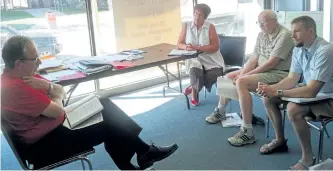  ?? JASON BAIN/EXAMINER ?? Agricultur­e, Food and Rural Affairs Minister and Peterborou­gh MPP Jeff Leal speaks with Charlene Avon and Roy Brady of the Peterborou­gh Health Coalition and Joel Usher of Hydro One Not For Sale and Save PDI during a meeting Monday morning at his King...