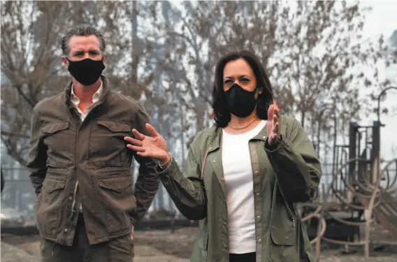  ?? Carlos Avila Gonzalez / The Chronicle ?? Sen. Kamala Harris and Gov. Gavin Newsom survey wildfire damage in Fresno County in September. The governor is deciding on her replacemen­t in the Senate.