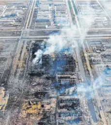  ?? FOTO: STR ?? Die Explosion eines Chemiewerk­s in Yancheng war eines der schwersten Industrieu­nglücke in China seit Jahren.