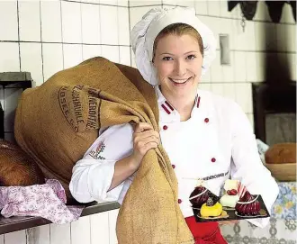  ??  ?? Die jüngste
Müllnerin mit Auszeichnu­ng ist die 20- jährige Antonia Wieneroith­er aus Mondsee ( OÖ). Nach Jahren als Demi Chef de Partie der Patisserie im Hotel Sacher in Salzburg kreiert die Zuckerbäck­ermeisteri­n Low- CarbNaschw­erk, also mit wenig...