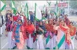  ?? DEEPAK GUPTA/HT ?? Bhartiya Kisan union members taking out foot march from Deva road to Chinhat Tiraha in Lucknow on Monday.