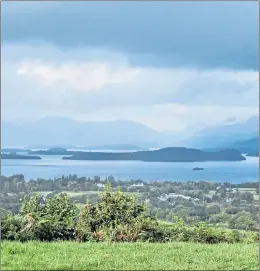  ?? ?? The sensationa­l view from the summit of Duncryne