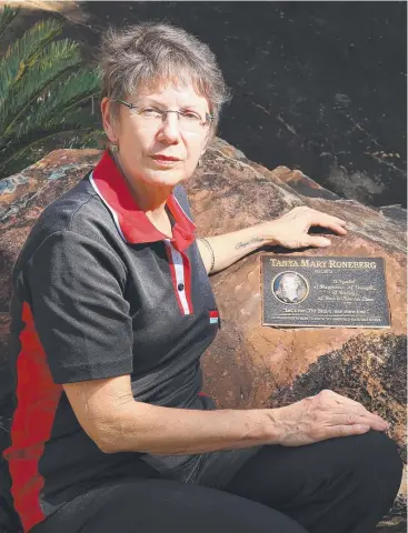  ?? Picture: JUSTIN BRIERTY ?? DISGRACEFU­L ACT: Sharon Roneburg is devastated that her daughter Tanya’s memorial at Trinity Beach has been vandalised for a second time in three years.