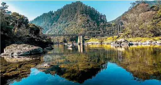  ?? DESTINATON COROMANDEL ?? Karangahak­e Gorge is incredibly picturesqu­e.