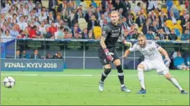  ?? REUTERS ?? Liverpool goalkeeper Loris Kaurius looks aghast after gifting Karim Benzema Real’s first goal.