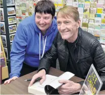  ?? PHOTO: GERARD O’BRIEN ?? Good signs . . . Dunedin Lee Child fan Lauren Batten gets a book signed by her favourite author.