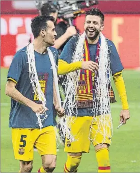  ?? FOTO: PERE PUNTÍ ?? Piqué. fiel a su tradición
Se llevó las redes como en otras finales. Ayer, con ‘Busi'