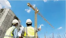  ?? /123RF/ P'Sornraniso­n ?? Wage freeze: Employers in the struggling civil engineerin­g sector have proposed a wage freeze for 2021.