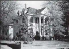  ??  ?? Above, photo of the Crawford residence, 430 Clifton St., in 1957.
Right, current photo of the residence on Clifton.