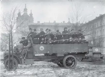  ?? RUSSIAN STATE ARCHIVE OF SOCIAL AND POLITICAL HISTORY/THE ASSOCIATED PRESS ?? Russia’s Red Guards take position outside the Smolny Institute, which was chosen by Vladimir Lenin as Bolshevik headquarte­rs in 1917.