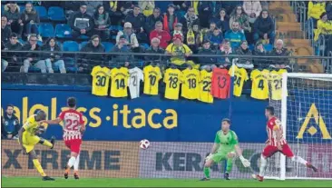  ??  ?? GOLEADOR. Ekambi, en el momento de hacer el tercer gol de su cuenta. Jamás marcó cuatro tantos.