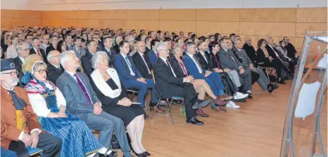  ?? FOTO: CK ?? Zahlreiche Besucher kommen zum Neujahrsem­pfang ins Bürgerhaus.