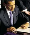  ?? THE NEW YORK TIMES ?? President Barack Obama signs an executive order overturnin­g the Bush administra­tion’s limits on federally financed embryonic stem cell research in March 2009.