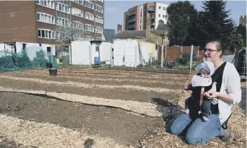  ?? ?? Harriet O’Shea with daughter Willow Sheasmith at the Green Backyard.