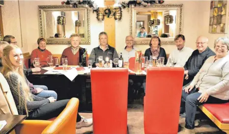  ?? FOTO: ANRÖ ?? Beim ersten Themenaben­d der SPD dabei: von links: Sara Durski, verdeckt Franz Baier und Richard Gagg, Angelika Prospero, Willi Bernhard, Martin Schaeffer, Armin Zimmer, Jutta Widmaier, Michael Fleschhut, Jürgen Schuler, Annette Heeger.