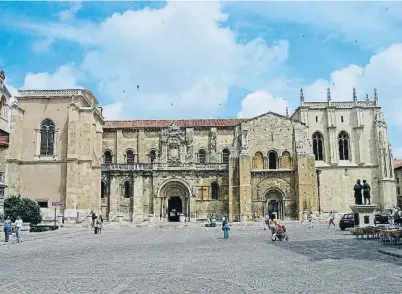  ?? ARXIU ?? La basílica de San Isidoro de León és un destacat conjunt arquitectò­nic d’estil romànic F. RIERA