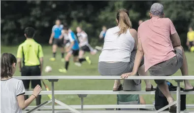  ?? DAVE SIDAWAY ?? Fans enjoy a U-14 boys’ soccer game between Lakeshore and Pierrefond­s in Beaconsfie­ld on Sunday.