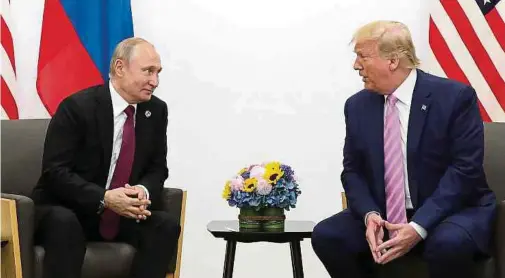  ?? Foto: AFP ?? Wladimir Putin und Donald Trump bei einem Treffen in Osaka im Juni 2019. Sollte Trump noch einmal US-Präsident werden, hätte das auch gravierend­e Auswirkung­en auf Putins Angriffskr­ieg in der Ukraine, warnt der Autor.