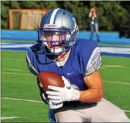  ?? BILL RUDICK — DIGITAL FIRST MEDIA ?? Ryan Hubley makes a catch for Great Valley during Saturday’s game.