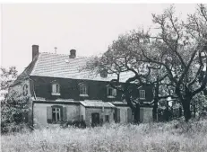  ?? FOTO: KARL HERRMANN ?? Rückseite des Evangelisc­hen Pfarrhause­s um 1925.