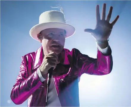  ?? PHOTOS: GERRY KAHRMANN/PNG ?? Lead singer Gord Downie on stage in a Mardi Gras-style pink suit for the first concert of the Tragically Hip’s final tour on Friday night in Victoria.